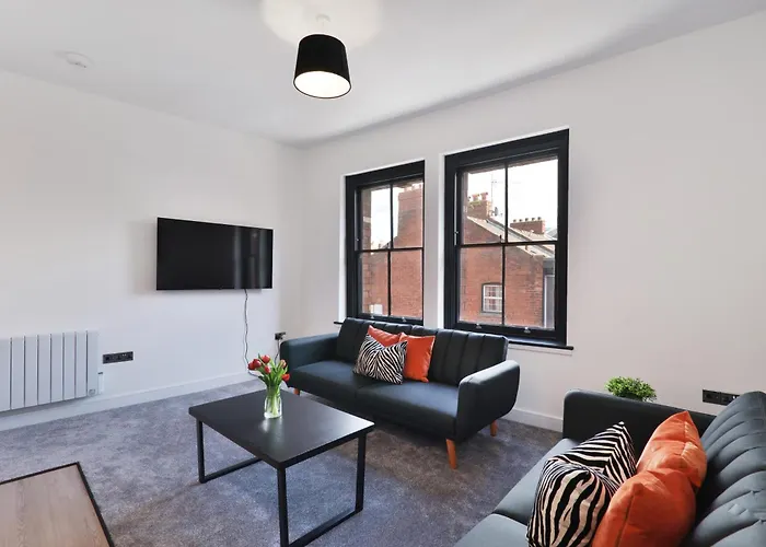 Apt 1, 15 West Street