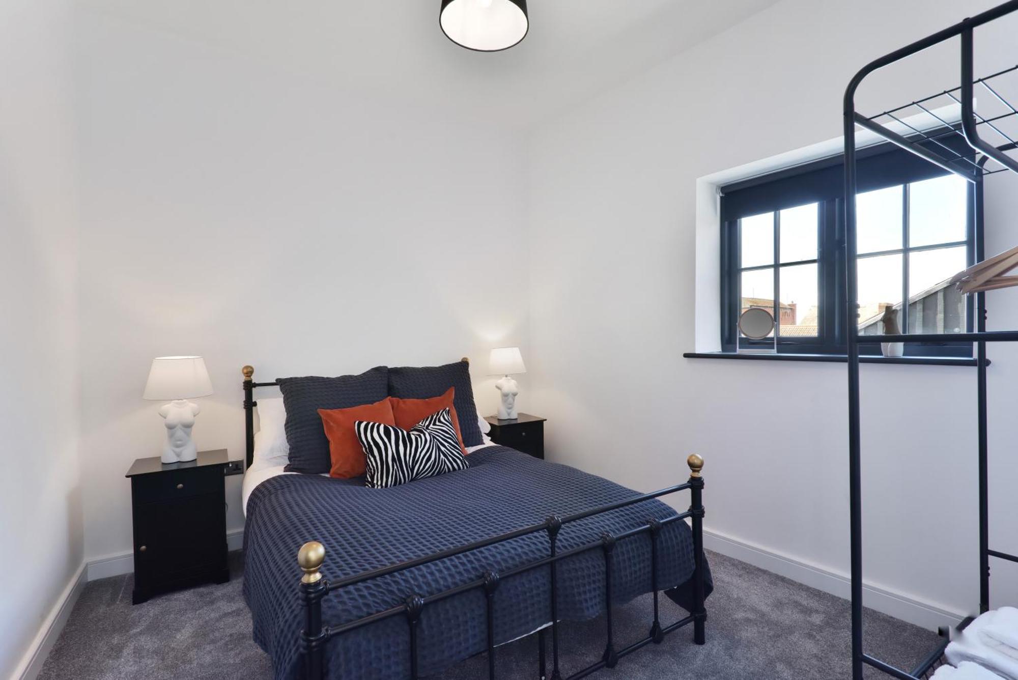 1, 15 West Street Apartment